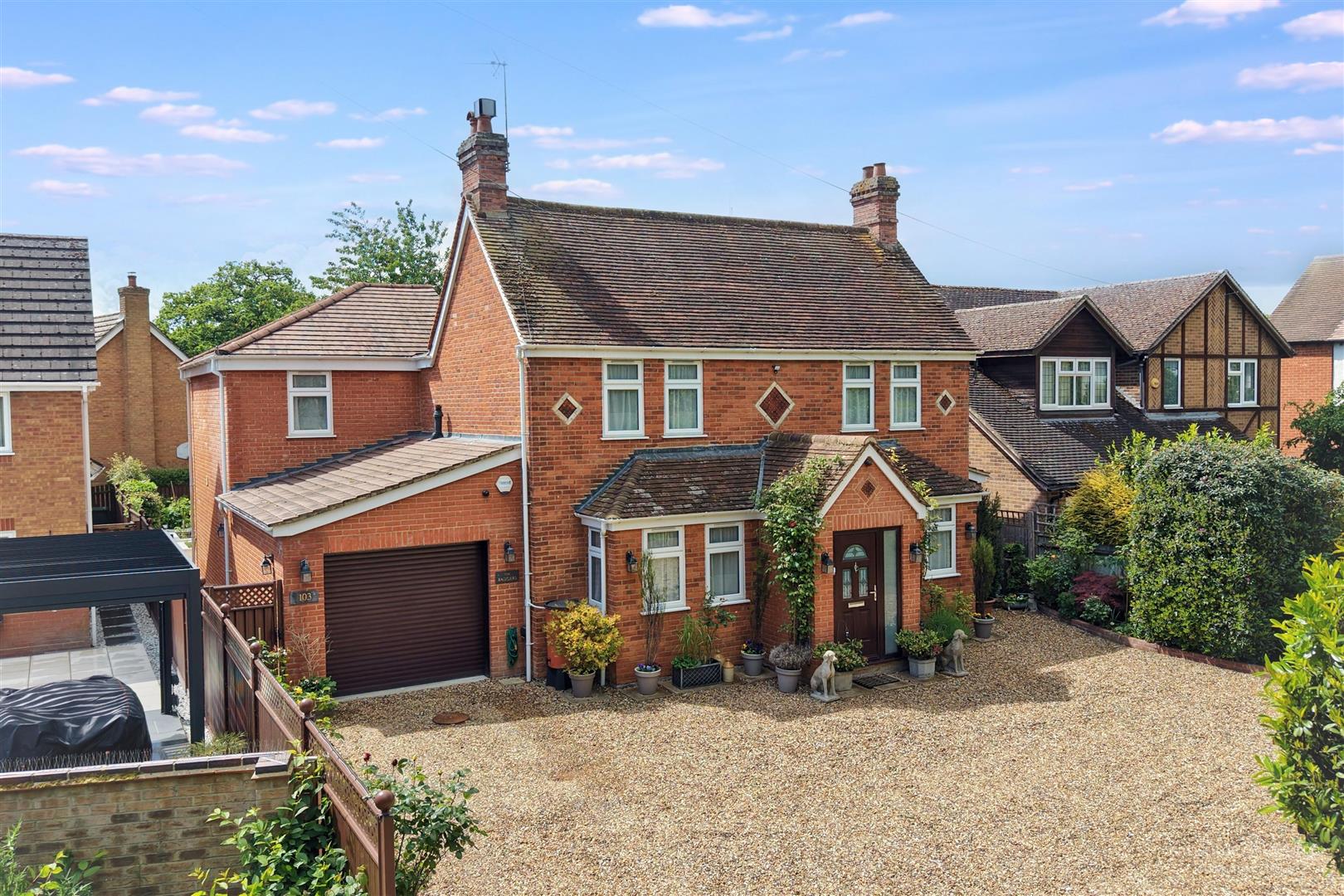 5 bed property in Langley Hill, Reading